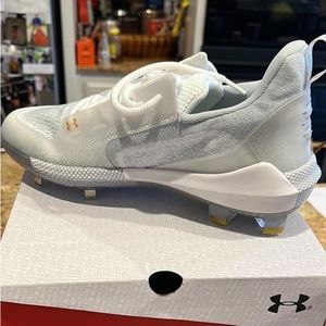New in Box: Under Armour Baseball Metal/molded hybrid Men’s UA Harper 6 cleat